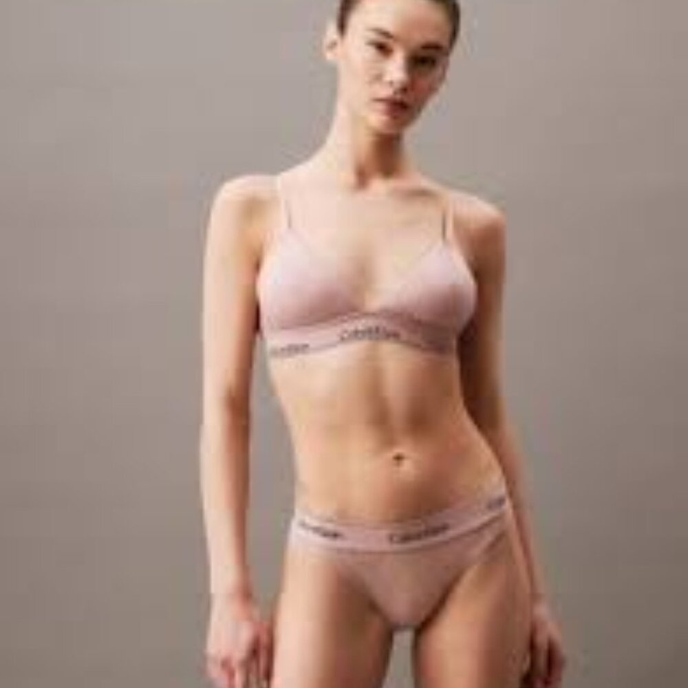 Women’s Sheer Modern Lace Lightly Lined Triangle Bralette Size XS (30B-32A)
